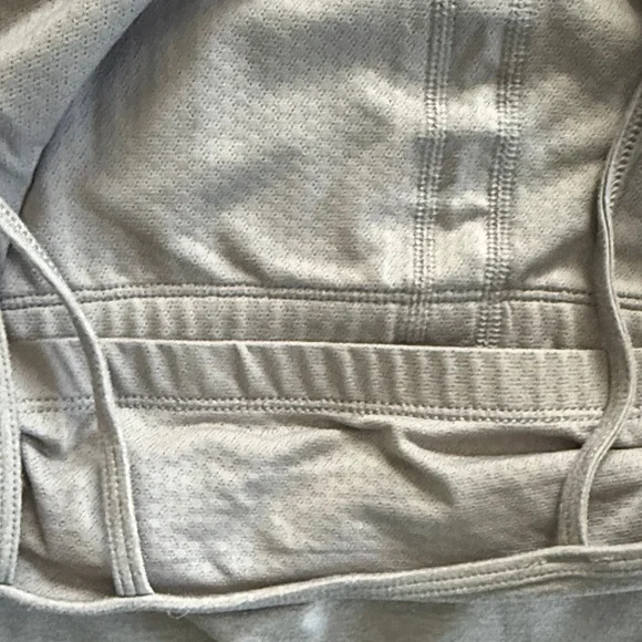 Vuori Gray Crop Top - Picture 3 of 5